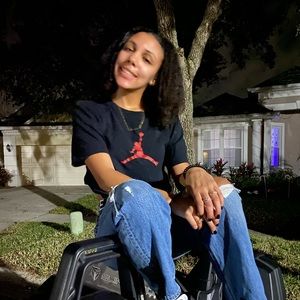 Meet your Posher, Ariana